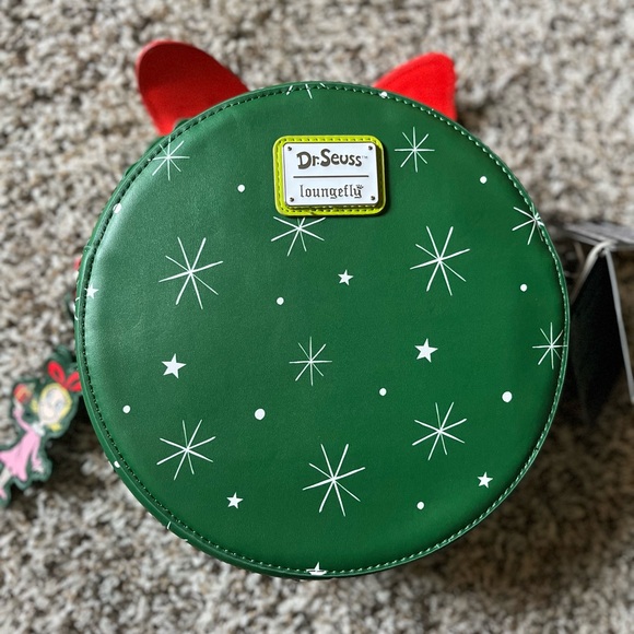 Universal Studios Parks Grinch and Max Lenticular Wreath Loungefly Crossbody Bag - Picture 3 of 12